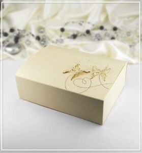 Svatební krabička na výslužku zlatá vzor motýl (18