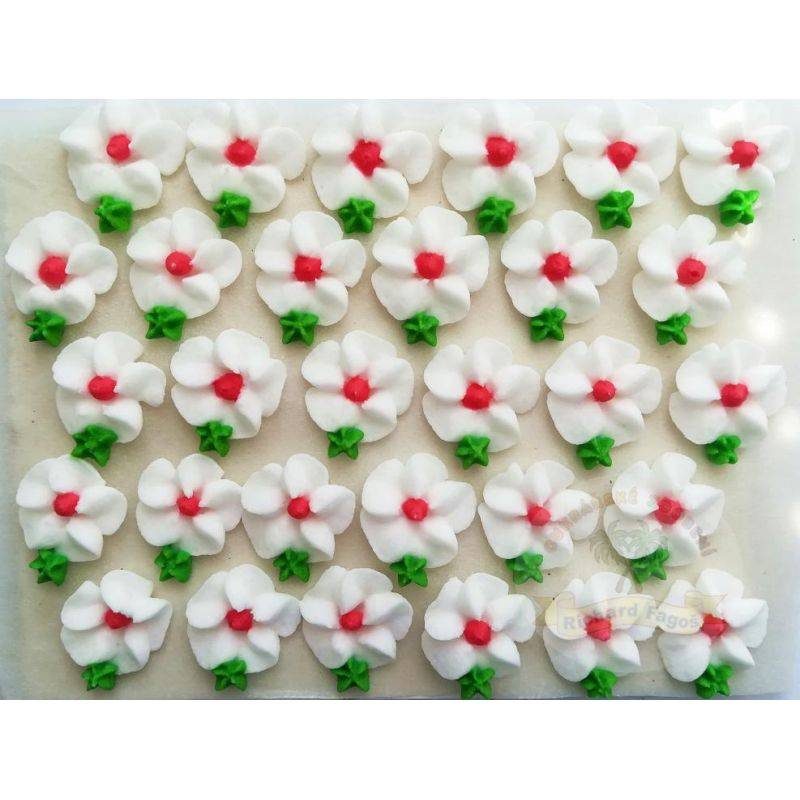 Cukrové květy bílé sčerveným středem  na platíčku 30ks Fagos
