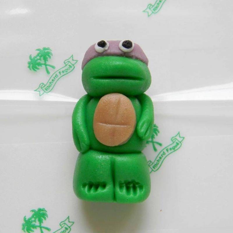Figurka na dort želva ninja 5cm Donatello  z kokosové hmoty Fagos
